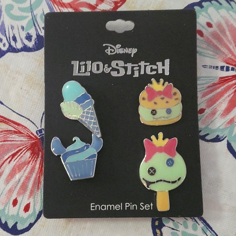 SALE Nwt Disney Lilo and Stich Pin Set.